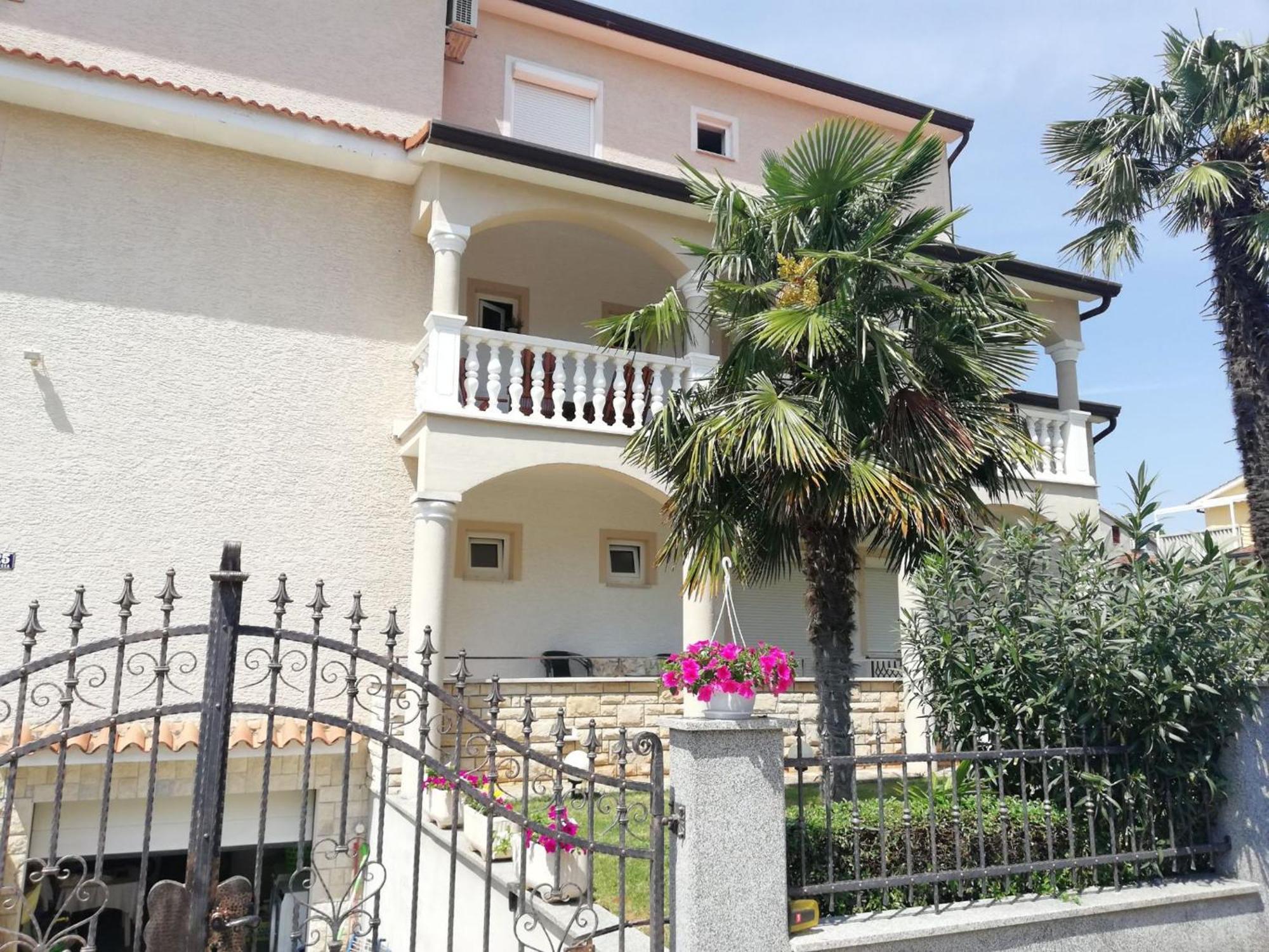 Rose Apartment